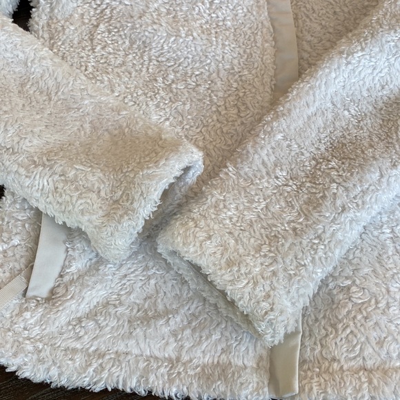 Mountain Equipment Company, ladies Sherpa jacket in size extra small. - Picture 10 of 10